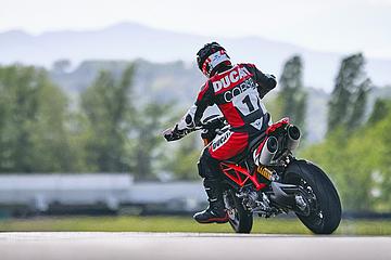 Hypermotard 950 SP image 4