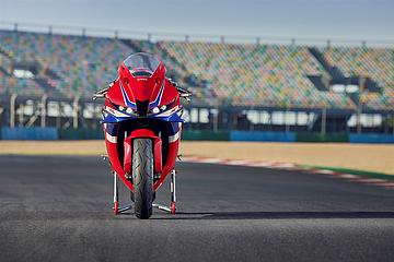 CBR600RR image 1
